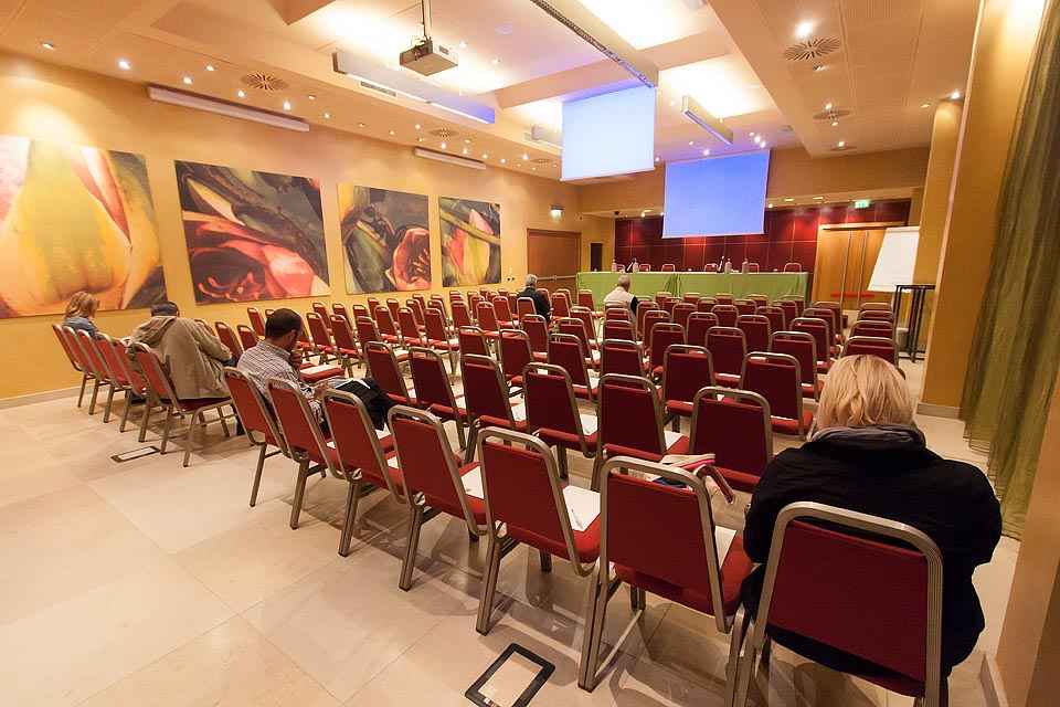 La sala prima dell'arrivo del pubblico