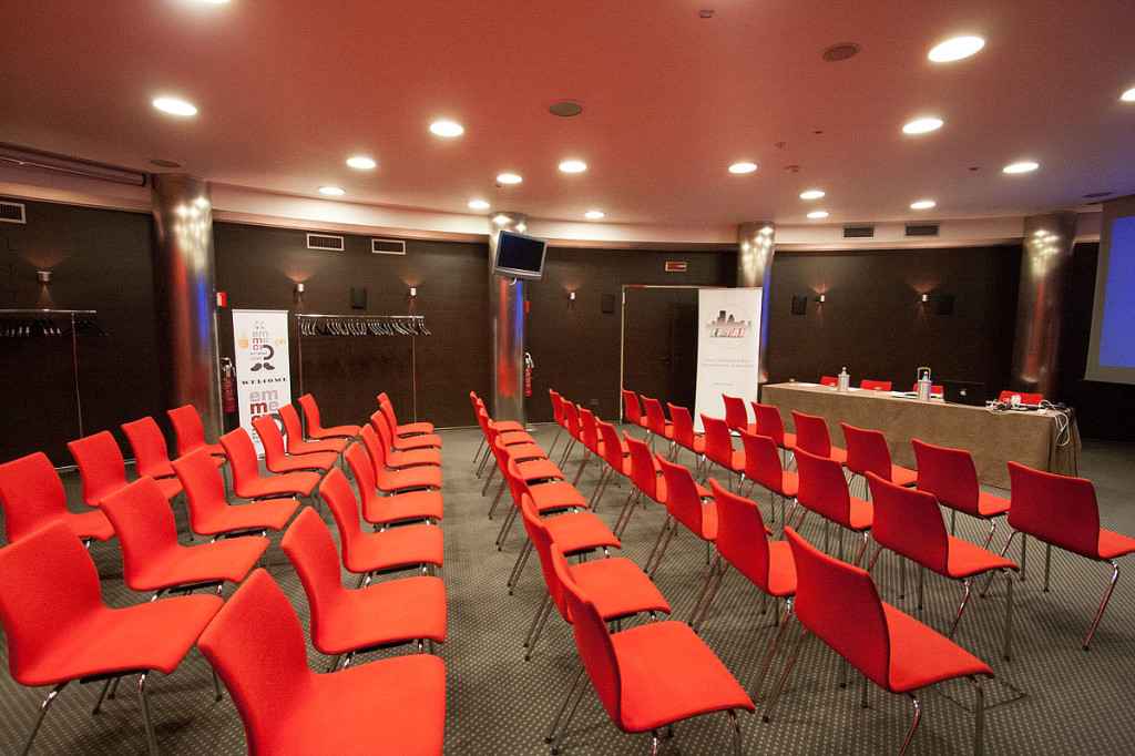 La sala prima dell'arrivo del pubblico